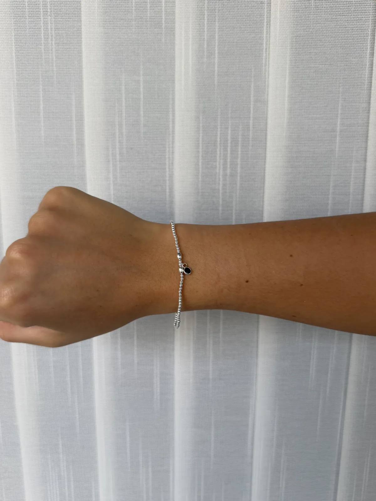 Pulsera con dije negro